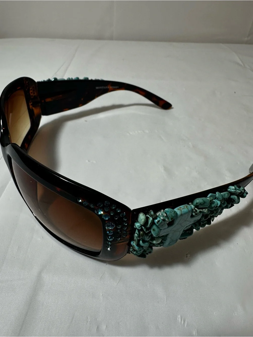Tortoise Frame Sunglasses with Turquoise Bead Detailing WESTERN Wear from Wy